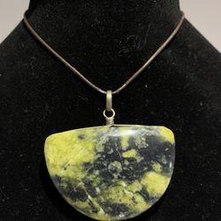 Serpentine With Silver Metal Pendant Necklace 