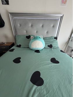 Queen bed with mattress
