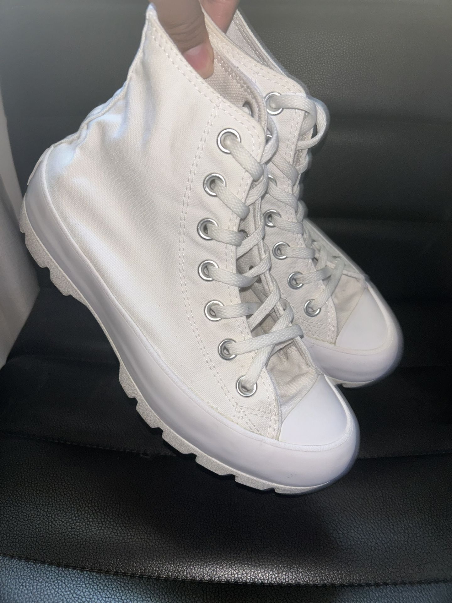 Hightop Converse Size 5 Women’s