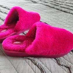 Ugg Slippers - Womens 6