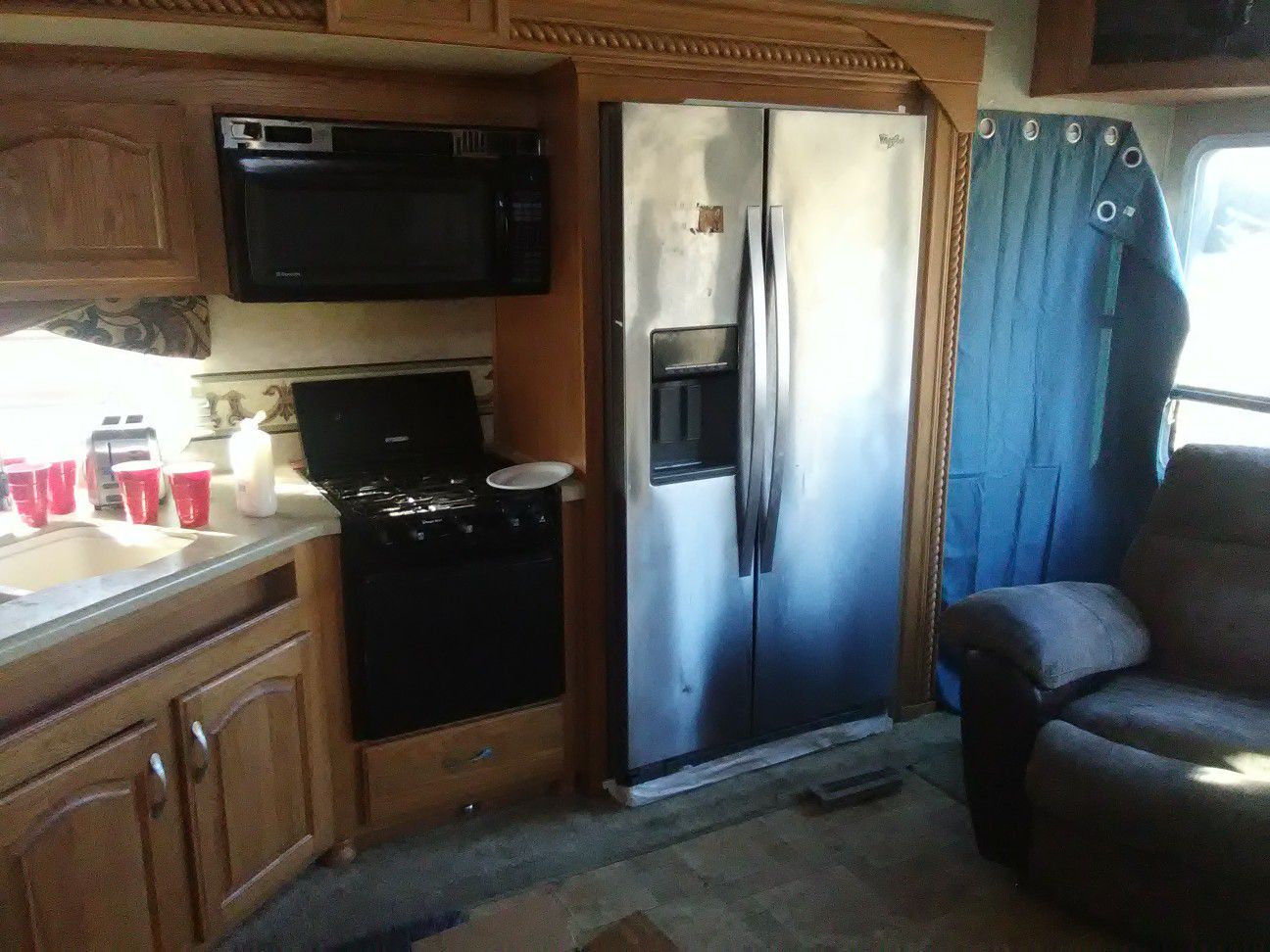 2006 Prowler 5th wheel slide out