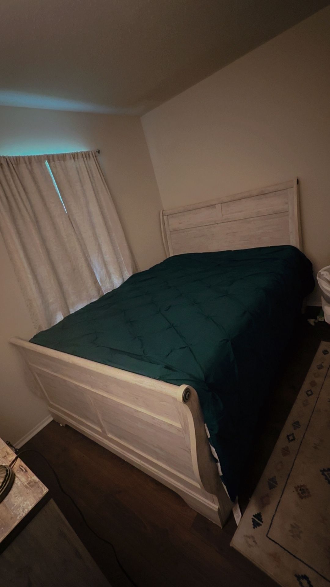 Queen Size Room Set