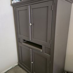 Armoire/Hutch