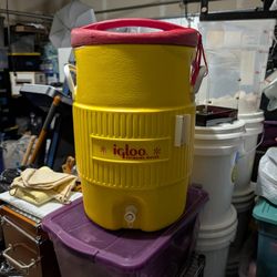 Igloo brand 5 gallon industrial water jug