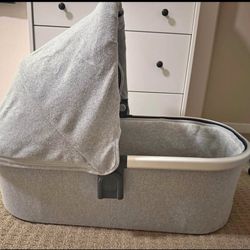 UPPAbaby Bassinet – Anthony (White/Grey Mélange) – Excellent Condition!