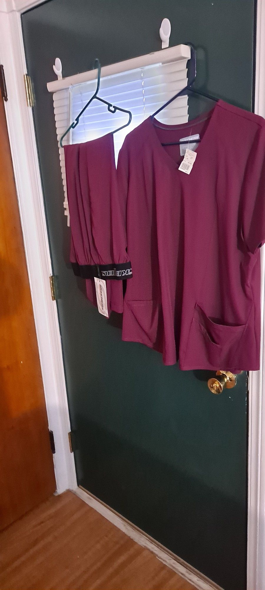 New Scrubs Size 2x Skechers