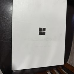 Microsoft Surface® Laptop, 13" 1st Edition • Édition Snapdragon® X Plus 16GB • Go RAM • Gt RAM 512GB • Go • Gt Platinum