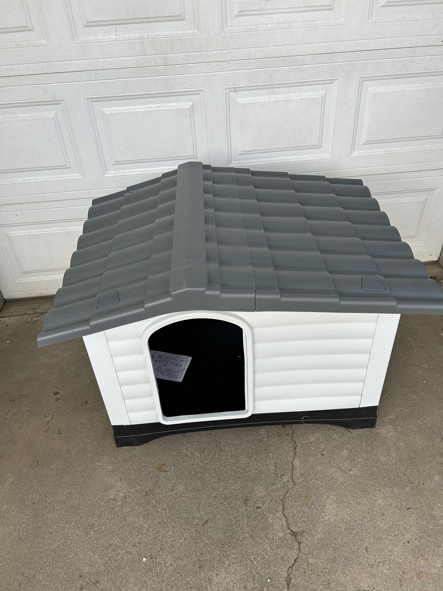 Dog House, Indoor Outdoor Plastic Waterproof Ventilate Dog House for large  medium Dogs, All Weather Dog House with Vents and Floor🐕‍🦺🐕🐩🦮🔥🔥‼️‼️