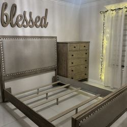 Queen wooden bed set 