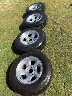 Very good tread! Comes with wheels. From Chevy s10 located in Rochester wa next to IGA STORE!