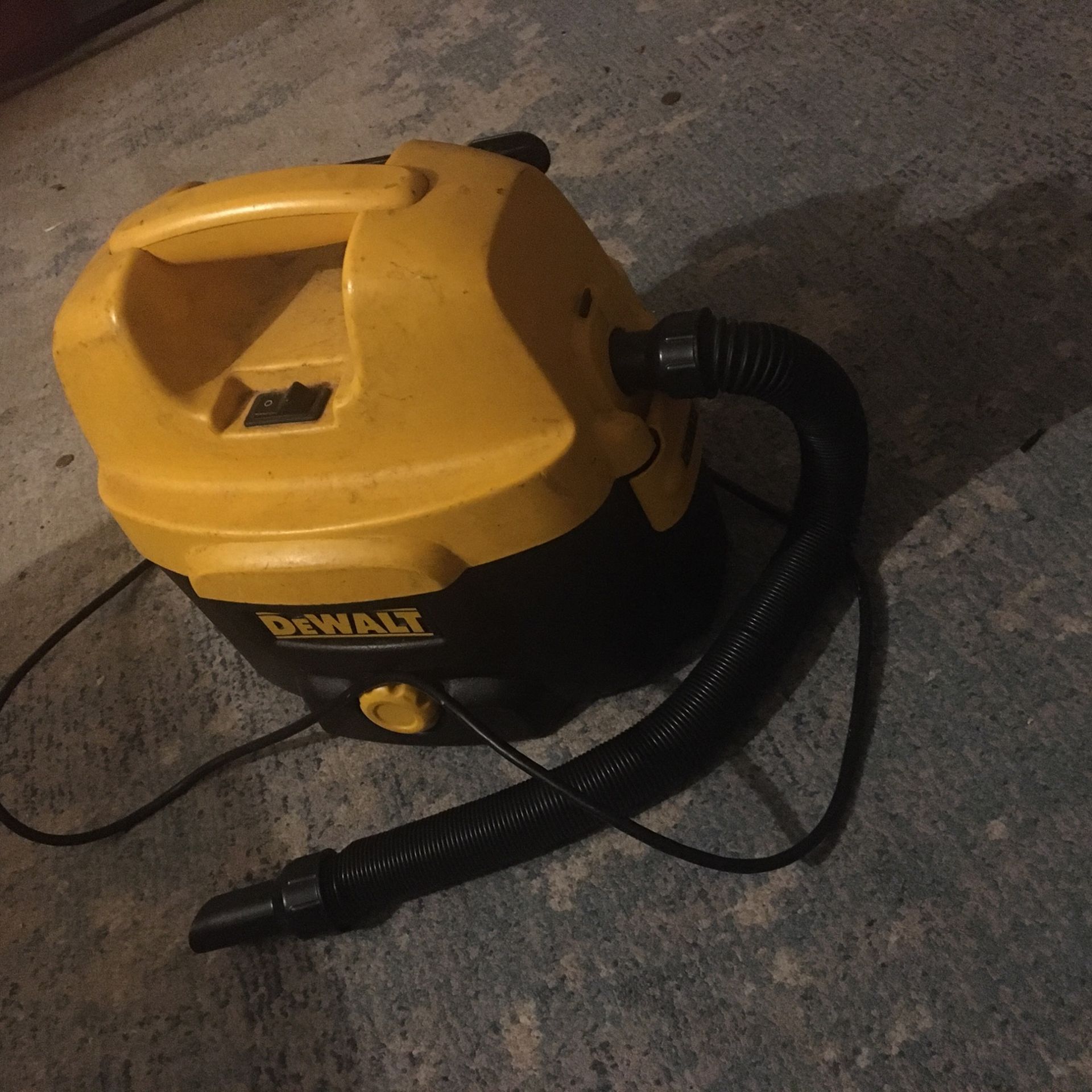 Dewalt DC 500 Cordless/ Corded Vacuum And Drainer Multipurpose Air-pump And vacuum