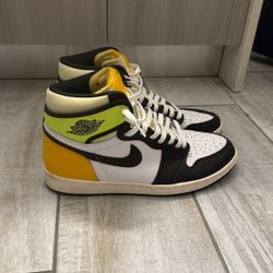 Jordan 1 Retro High OG Volt Gold