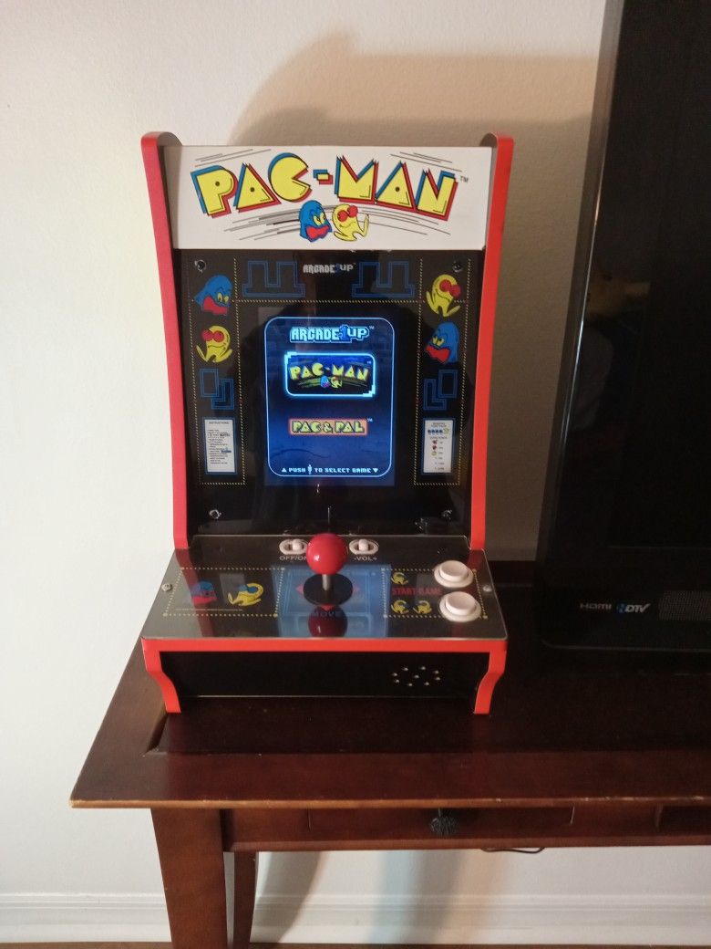 Selling Pac-man Desk Top Arcade 1 Up Like New.