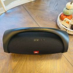 jbl,jblboombox2,black and also large in size 