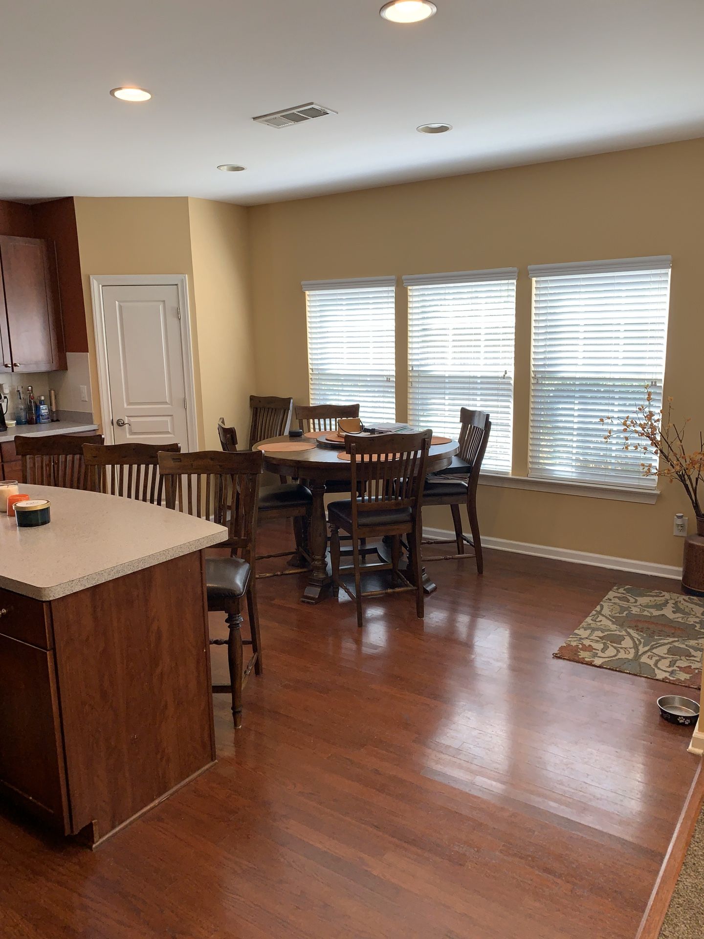 Haverty’s Breakfast/Dining Set counter height plus 5 chairs for Sale in College Park, GA OfferUp