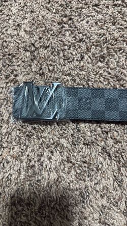 LV Belt NEVER USED COMES WITH EVERYTHING