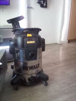 DeWalt 10 g wet/dry vacuum