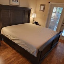 Flash Sale - Queen Bed From City Furniture