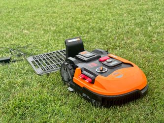 Robotic Lawn Mower – Worx Landroid WR147,  Battery & Charging Base
