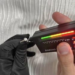 Moissanite Engagment Ring VVS1 Moissanite Engagement Ring