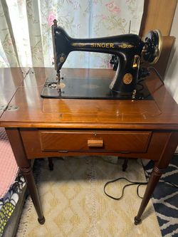 Vintage 1945 SINGER 66 Sewing Machine with Cabinet/Sewing Table