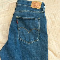 Women’s High Rise Levi’s Bootcut Size 32