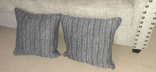 NEW sofa pillows Set 2 size 20x20 gray/black