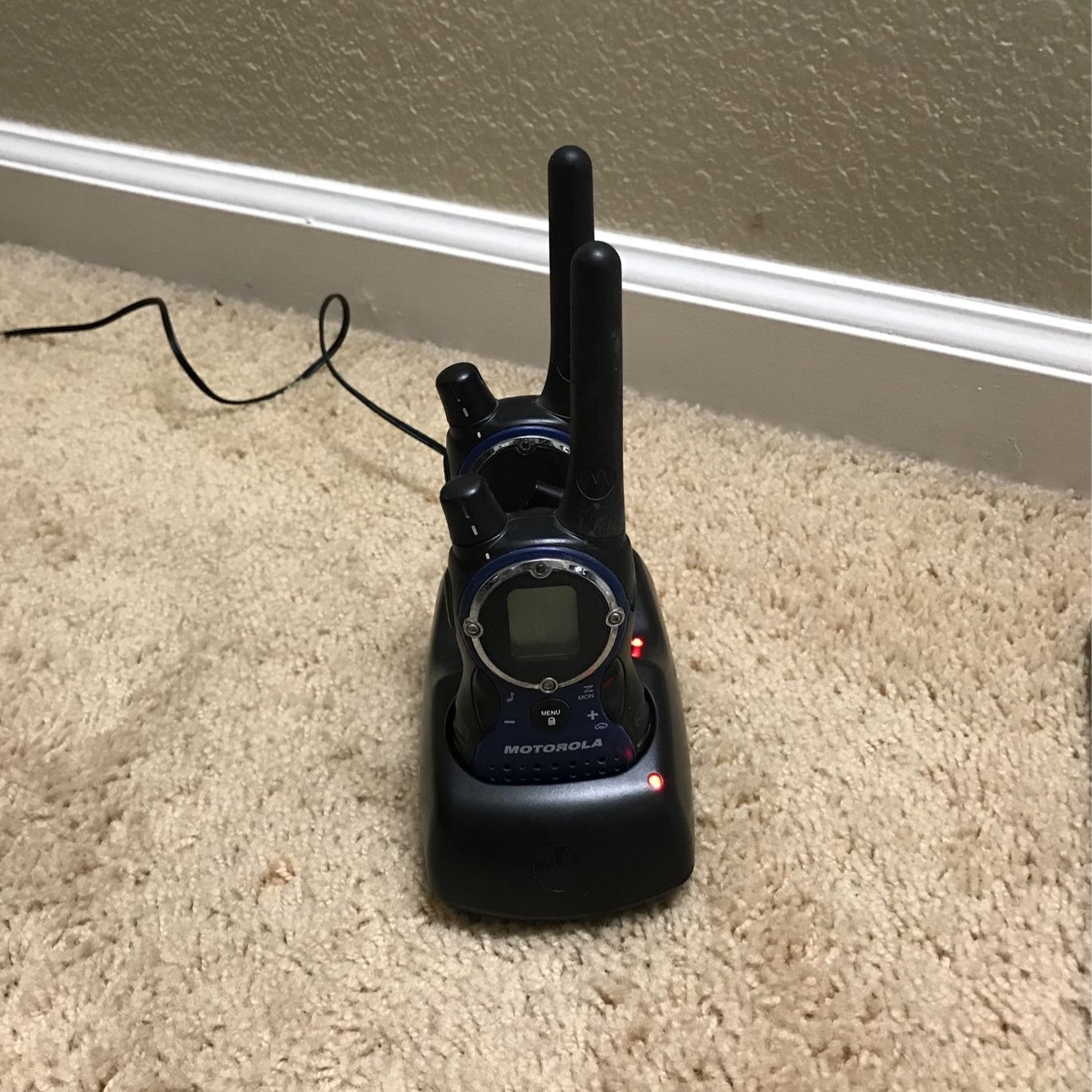 Motorola Talkabout Walkie Talkies K7GSX900 w/ CH610E Charging Station -