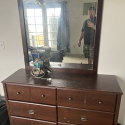 Dresser With Mirror