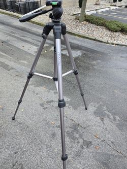 Sunpak 7500 Pro tripod.