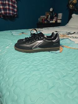 Tennis skeckers