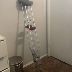 CVS Adjustable crutches