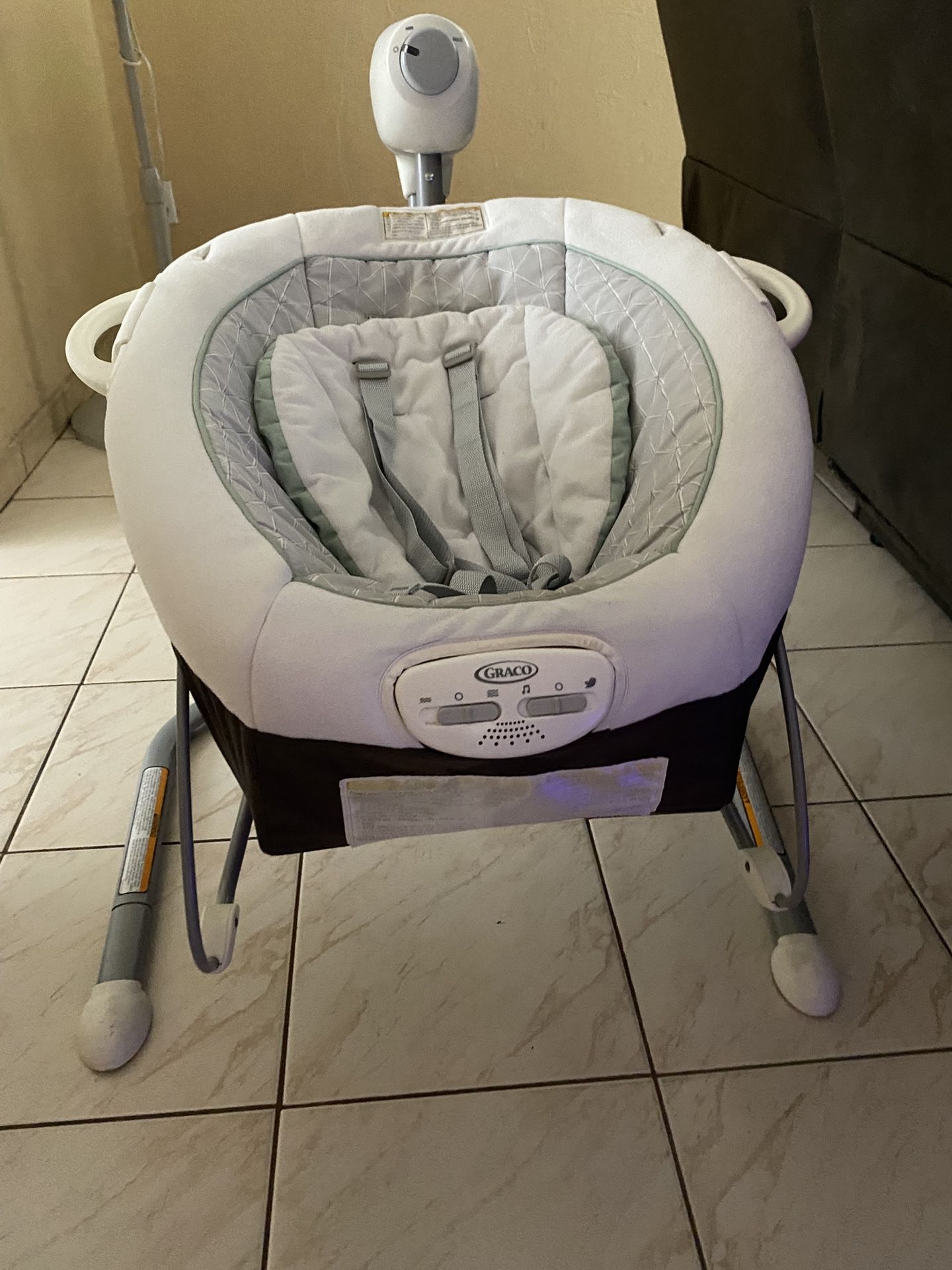 Used like NEW - Graco Soothe 'n Sway LX Baby Swing with Portable Bouncer,2 in 1 Swing & Bouncer