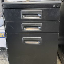 metal filing cabinets 
