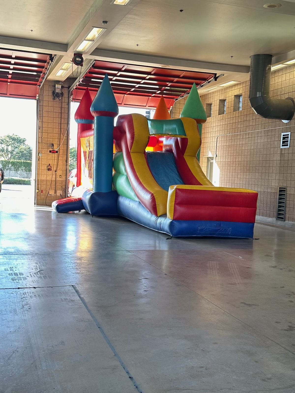 Bounce House With Slide