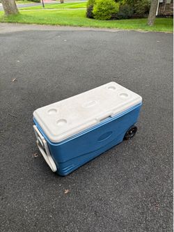 Coleman icebox on wheels