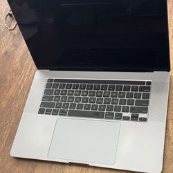 MacBook Pro 16” 2019 32 GB RAM 1 TB HD