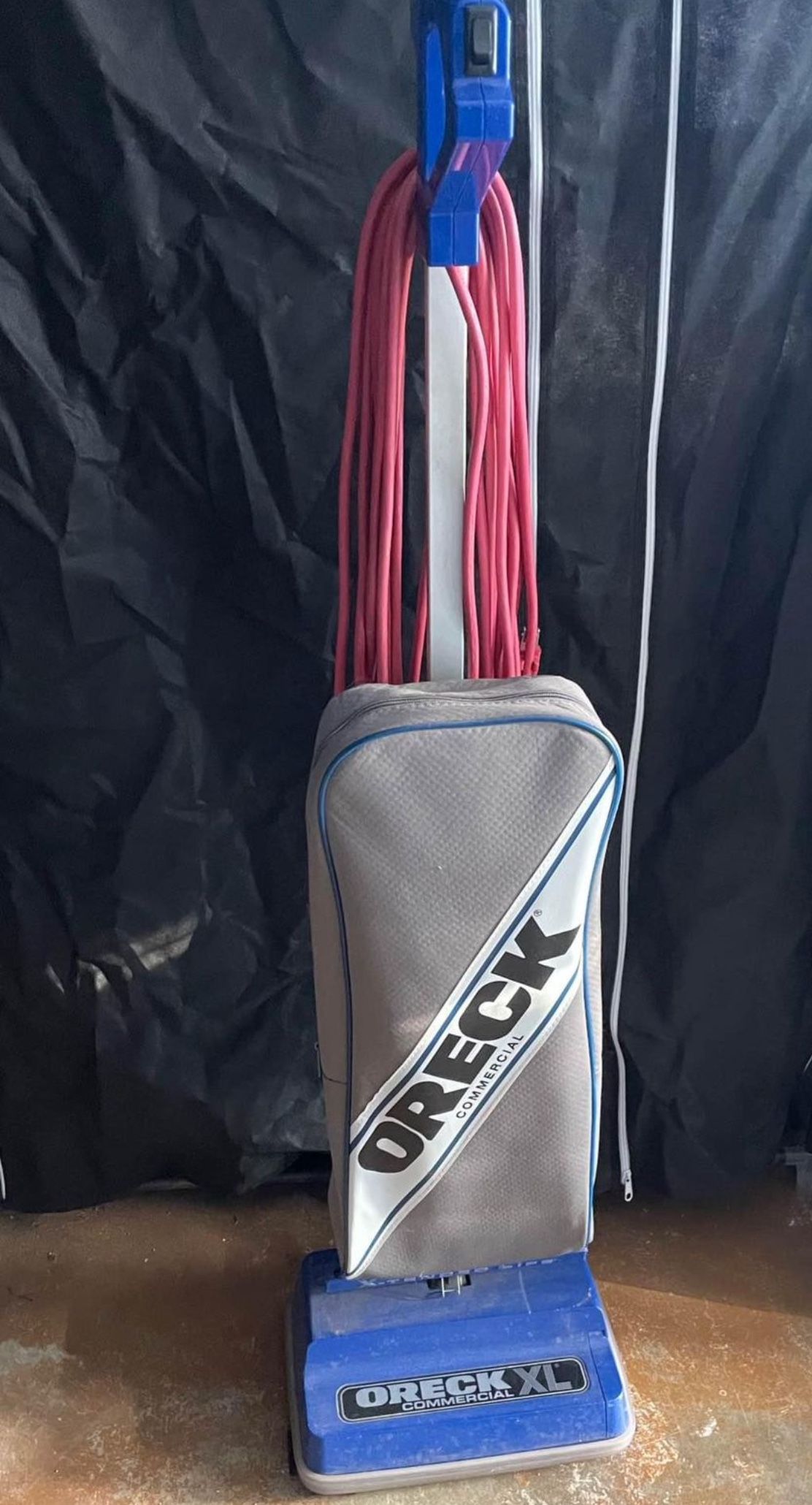 Oreck XL Vacuum Cleaner (Bags Included)