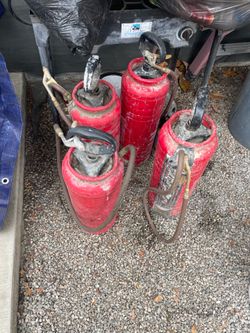 Industrial spray pumps