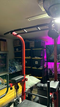 Pull-up assist workout machine