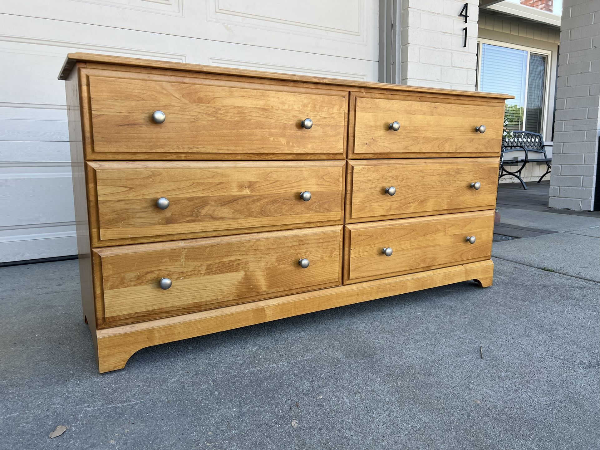 Wooden 6 drawer dresser with silver/nickel knobs