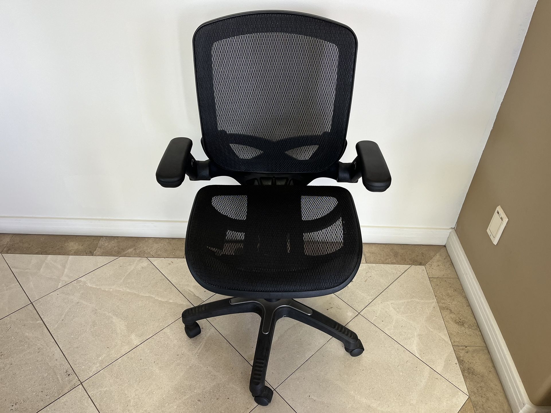 Like New Office Chair!!!