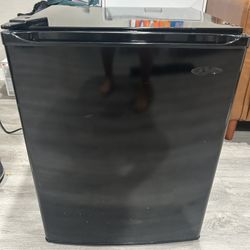 Black Mini fridge For Sale 