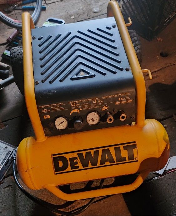 DEWALT COMPRESOR 225 PSI