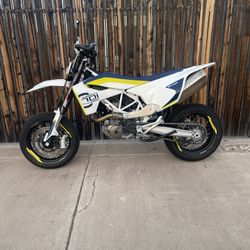 2019 Husqvarna 701 Supermoto 