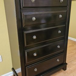 Clean and Nice Dark Brown 5 Drawer Chest / Tall Dresser.