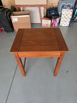 Small wood veneer corner table