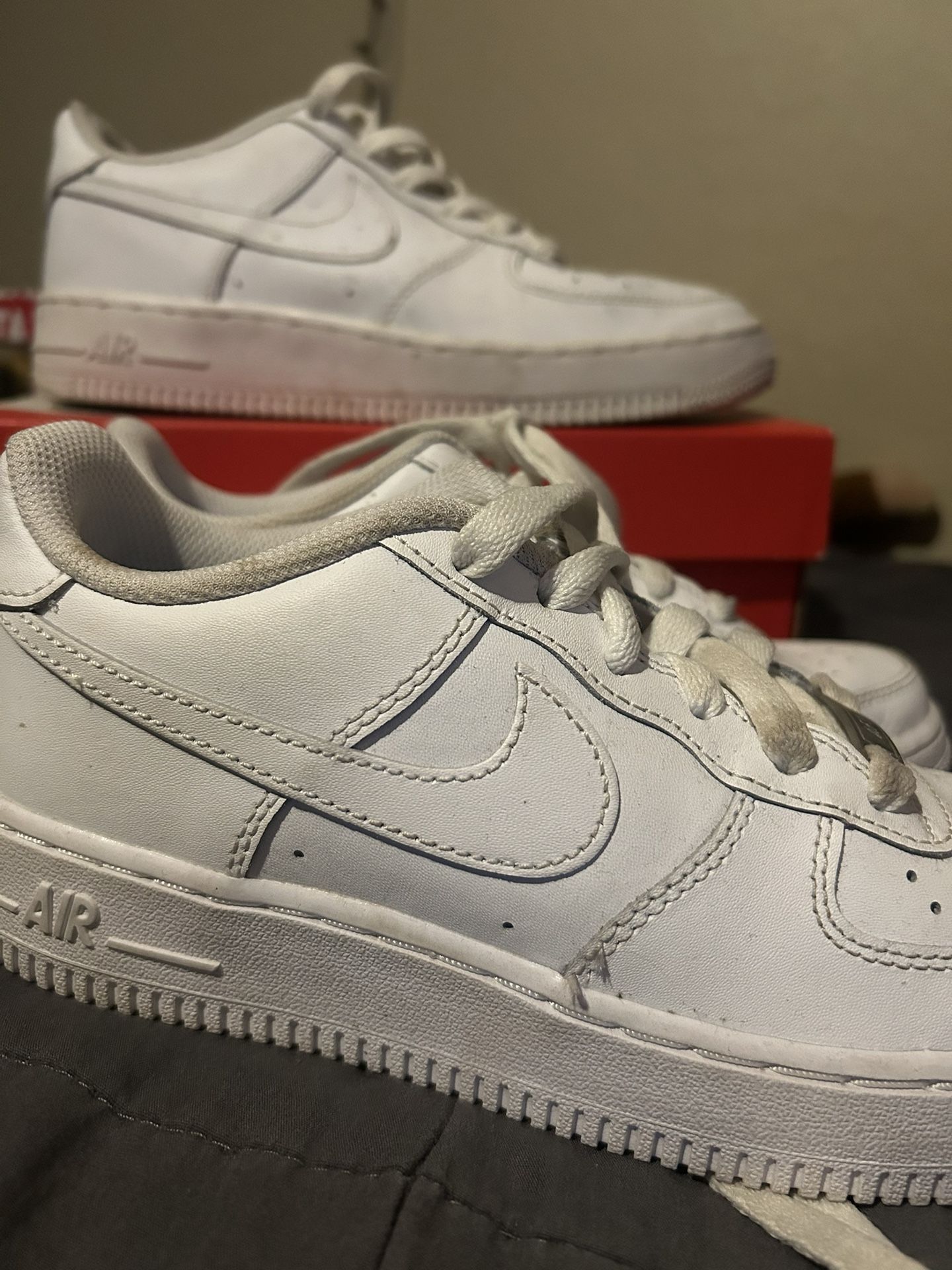 air force 1 white size 5.5 and 4