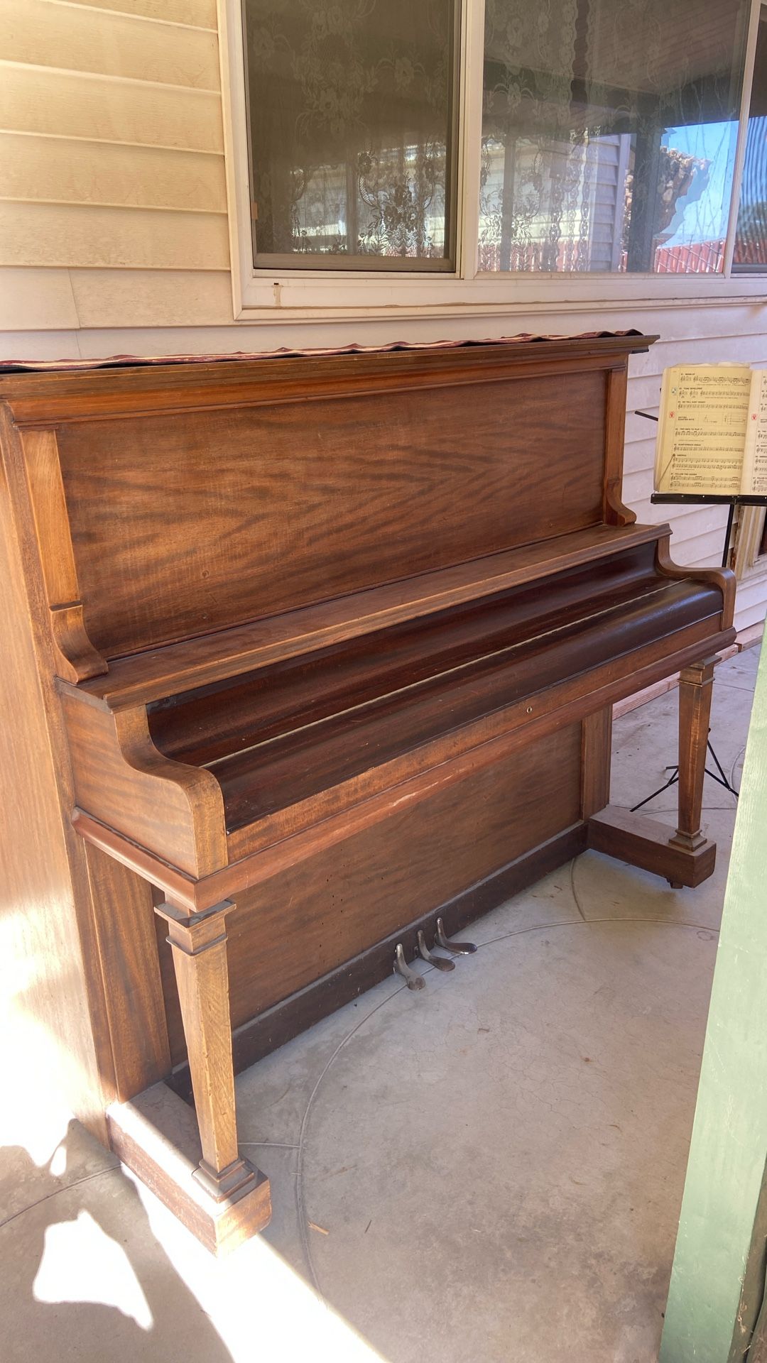 Beautiful antique working piano free