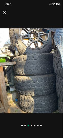 20” rims 5 lugs universal I had them on a tundra